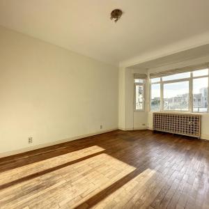 Louise/Châtelain : Somptueux appartement rénové 