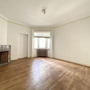 Louise/Châtelain : Somptueux appartement rénové 