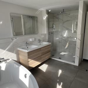 Uccle/Linkebeek : Belle villa rénovée de 4 ch.+ bureau 