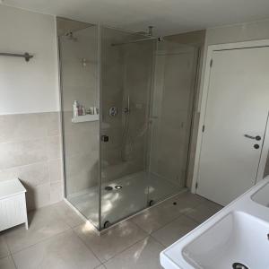 Uccle/Linkebeek : Belle villa rénovée de 4 ch.+ bureau 
