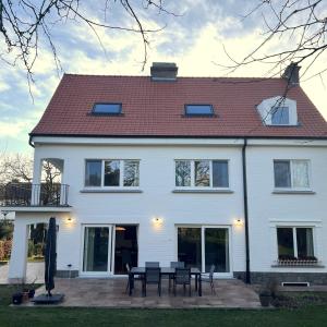 Uccle/Linkebeek : Belle villa rénovée de 4 ch.+ bureau 