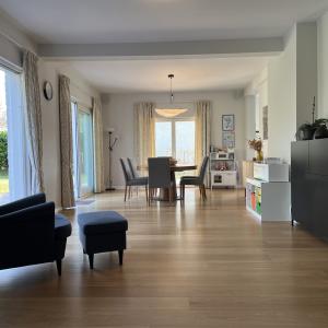 Uccle/Linkebeek : Belle villa rénovée de 4 ch.+ bureau 