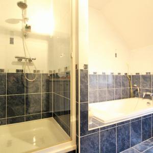 Lycée Français : Jolie villa jumelée terrasse et jardin SO 