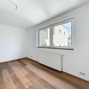 VDK/Churchill : Bel appartement moderne + balcon
