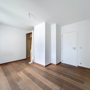 VDK/Churchill : Bel appartement moderne + balcon