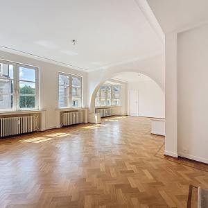 Legrand : Bel appartement rénové de 2 chambres + terrasse