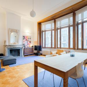 Lumineuse maison bourgeoise, 8 chambres, terrasse & jardin.
