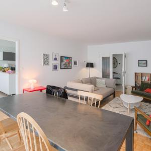 Altitude Cent:  Bel immeuble de rapport 5 unités + garage 