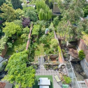 Altitude Cent:  Bel immeuble de rapport 5 unités + garage 