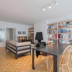 Altitude Cent:  Bel immeuble de rapport 5 unités + garage 