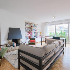 Altitude Cent:  Bel immeuble de rapport 5 unités + garage 
