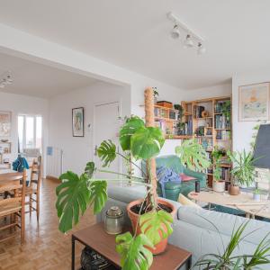 Altitude Cent:  Bel immeuble de rapport 5 unités + garage 