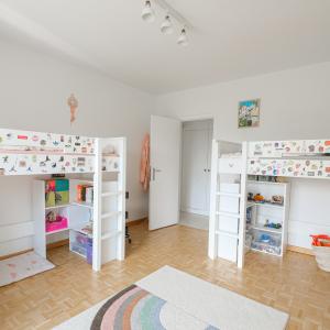 Altitude Cent:  Bel immeuble de rapport 5 unités + garage 