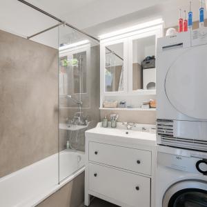 Altitude Cent:  Bel immeuble de rapport 5 unités + garage 