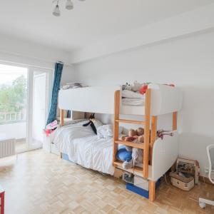 Altitude Cent:  Bel immeuble de rapport 5 unités + garage 