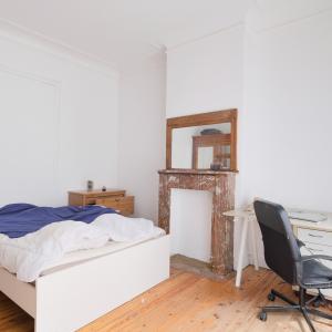  Cavell/ Depage : Belle maison à rafraichir + garage 
