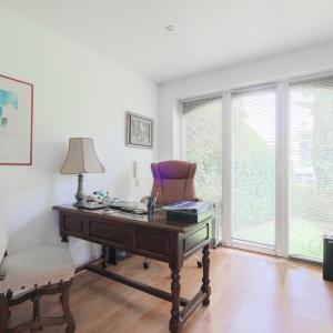 Parc de Forest, villa avec jardin et grand cabinet médical