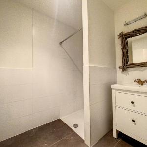 Châtelain/Stéphanie : Superbe duplex rdc avec jardin rénové