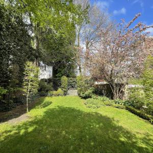 Châtelain/Stéphanie : Superbe duplex rdc avec jardin rénové