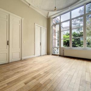 Châtelain/Stéphanie : Superbe duplex rdc avec jardin rénové