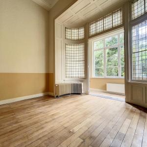 Châtelain/Stéphanie : Superbe duplex rdc avec jardin rénové