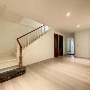 Châtelain/Stéphanie : Superbe duplex rdc avec jardin rénové