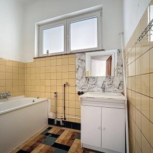 Molière/Alsemberg, ravissant appartement 2ch à rénover