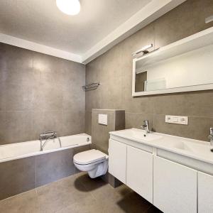 Triomphe : Bel appartement 2 chambres un immeuble récent