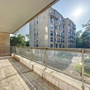 Ferme Rose : Superbe appartement + terrasse + balcon