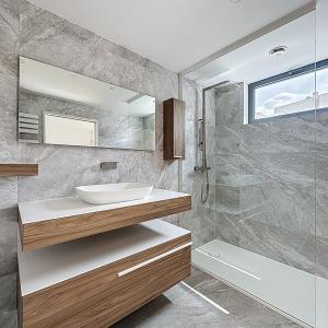 Américaine : Beau quadruplex remis à neuf + terrasses