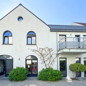 Châtelain : Magnifique arrière maison 3 chambres + bureau 