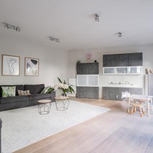 Châtelain : Magnifique arrière maison 3 chambres + bureau 