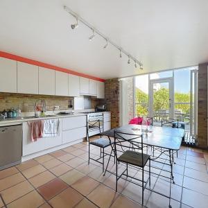 Saint-Job : Maison 4 chambres + bureau + jardin 