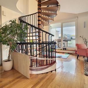 Sablon : Appartement Triplex 3 chambres + terrasse & parking