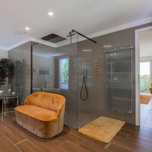 Magnifique villa passive sur terrain de 27 ares avec piscine