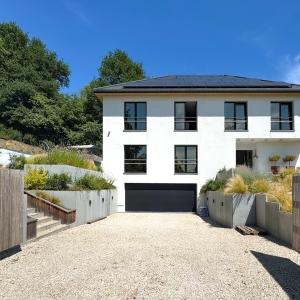 Magnifique villa passive sur terrain de 27 ares avec piscine