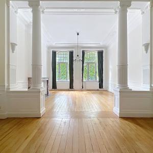 Cinquantenaire/Renaissance: Superbe appartement de caractère