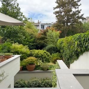 Molière/Pl. C. Meunier : Beau rez de jardin 1 ch. Poss. 2 ch