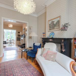 Pl. Brugmann: maison 3 chambres - 2 bureaux avec jardin Sud