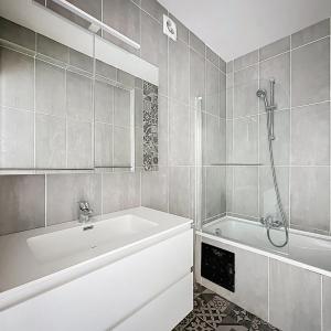 Expo Universelle : Superbe appartement de 2 chambres +balcon