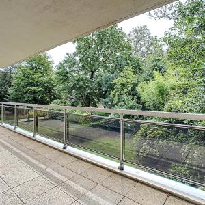 Vert-Chasseur : Bel appartement en parfait état + terrasse