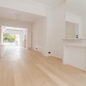 Stéphanie : Superbe rez 2 chambres + jardin remis à neuf 