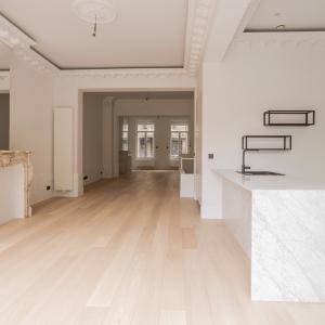 Stéphanie : Superbe rez 2 chambres + jardin remis à neuf 