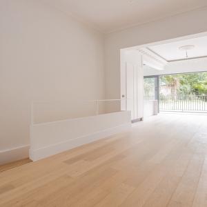 Stéphanie : Superbe rez 2 chambres + jardin remis à neuf 