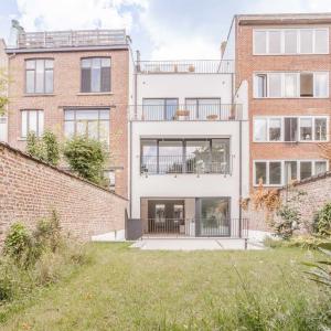 Stéphanie : Superbe rez 2 chambres + jardin remis à neuf 