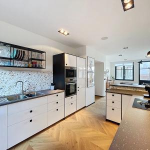 Pl. Monnaie : Superbe appartement 1chambre meublé