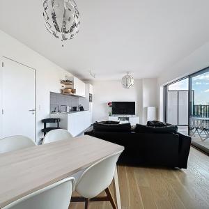 Louise/Quadrian : Superbe appartement meublé + terrasse
