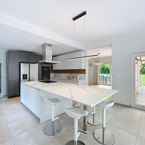 Uccle/Linkebeek : Belle villa rénovée de 4 ch.+ bureau 