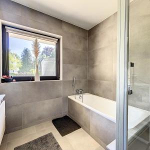 Saint-Job : Magnifique maison 5 chambres + jardin