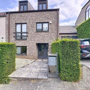 Saint-Job : Magnifique maison 5 chambres + jardin